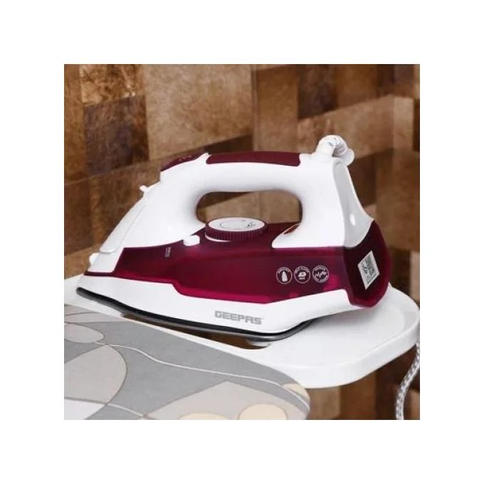 Steam Iron With Non-Stick Soleplate & 240ml Tank-Brown