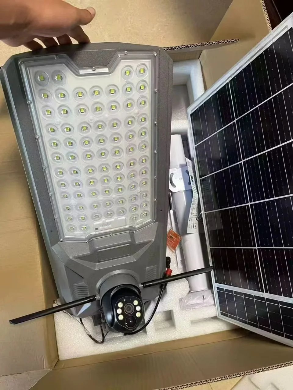 Solar Powered Floodlight 600W Street Light With 4G Camera Solar Monitoring Street Light 4G Panoramic Outdoor Home Camera